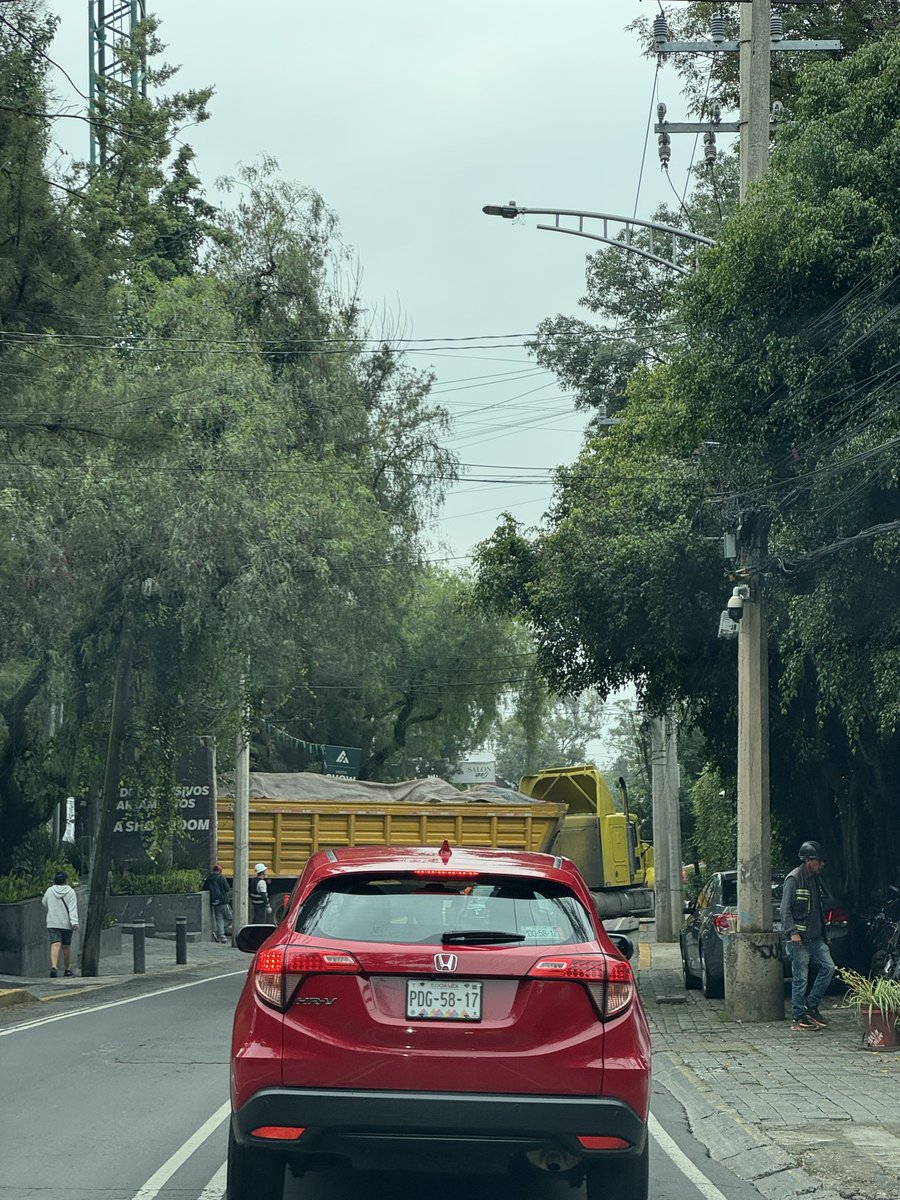 denleal's tweet photo. @LopezCasarinJ Sabes también cómo se construye la transformación? Respetando las normas de construcción y no permitiendo obras ilegales que aparte colapsan el tráfico en la zona! #Monolith @NoMasCondosAO @vecinosdesierto @vecinos_las @SSPCMexico https://t.co/ChqrP5KhDl
