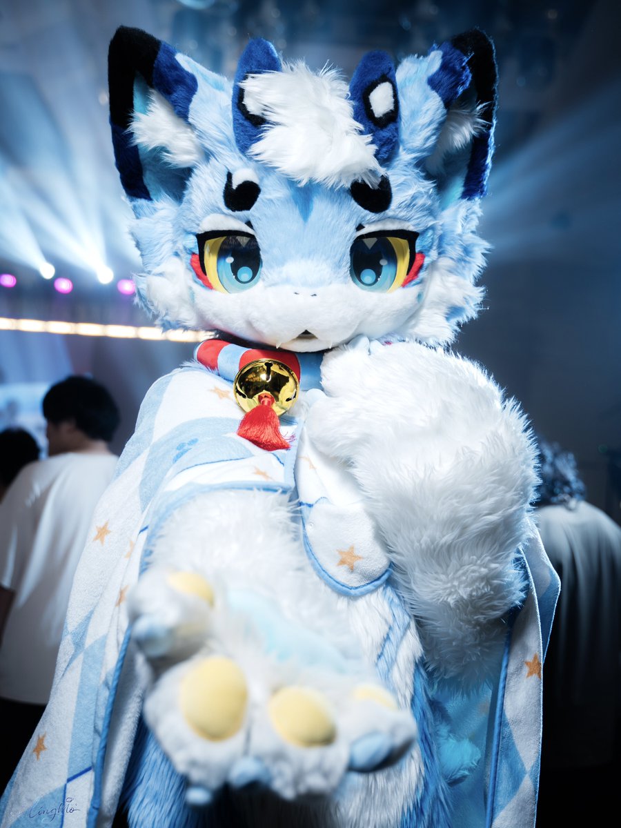 shimaojiu's tweet photo. #FursuitFriday 
Take my hand now✨
📸:@ahblue_ https://t.co/2fugwRyOnE