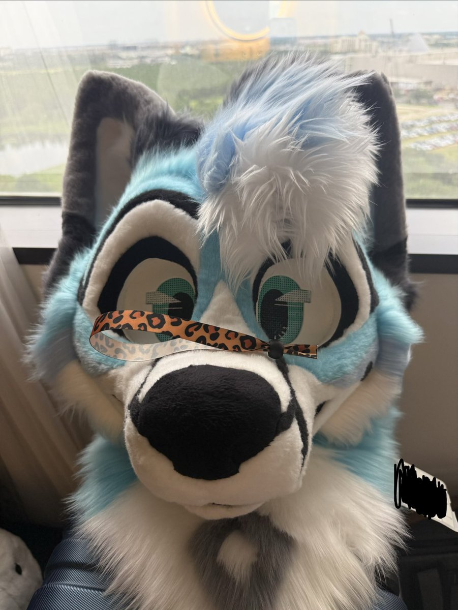 CybrFur's tweet photo. Extra Pool Wristband. Starting bid $621,000 https://t.co/UM2FMa2gfT