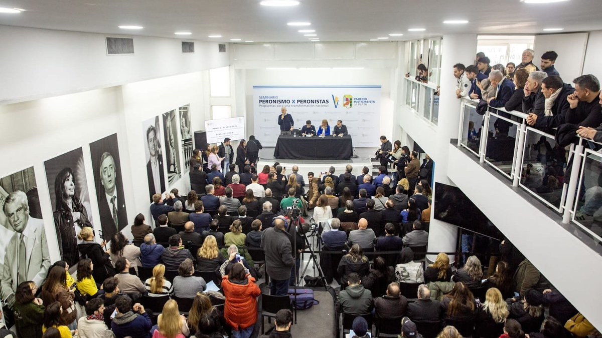 CascallaresPJ's tweet photo. ✌️🇦🇷 Esta mañana acompañamos a @Kicillofok, @magariovero, @PereyraJulio y @Julio_Alak en la apertura del Seminario "Peronismo por Peronistas", organizado por las compañeras y los compañeros del Frente Nacional Peronista.

Saludamos este tipo de iniciativas que promueven el debate y la participación que son herramientas muy importante para seguir construyendo un proyecto para todos los argentinos.