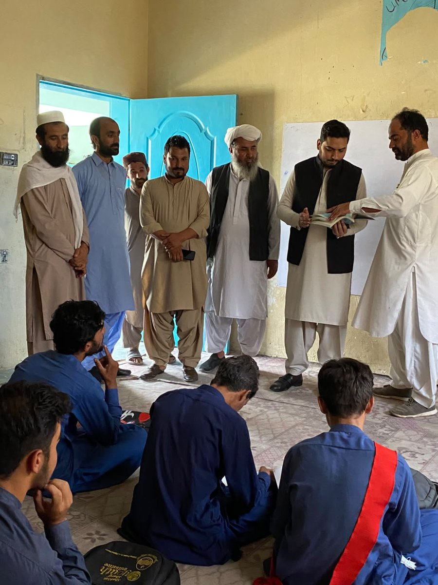 Justtust's tweet photo. DC Killa Saifullah visited Allama Iqbal Public High School and reviewed classrooms, educational and administrative affairs, and available facilities. He directed the school administration to improve educational standards, attendance, and the overall learning environment. https://t.co/qoBDrHo5g0