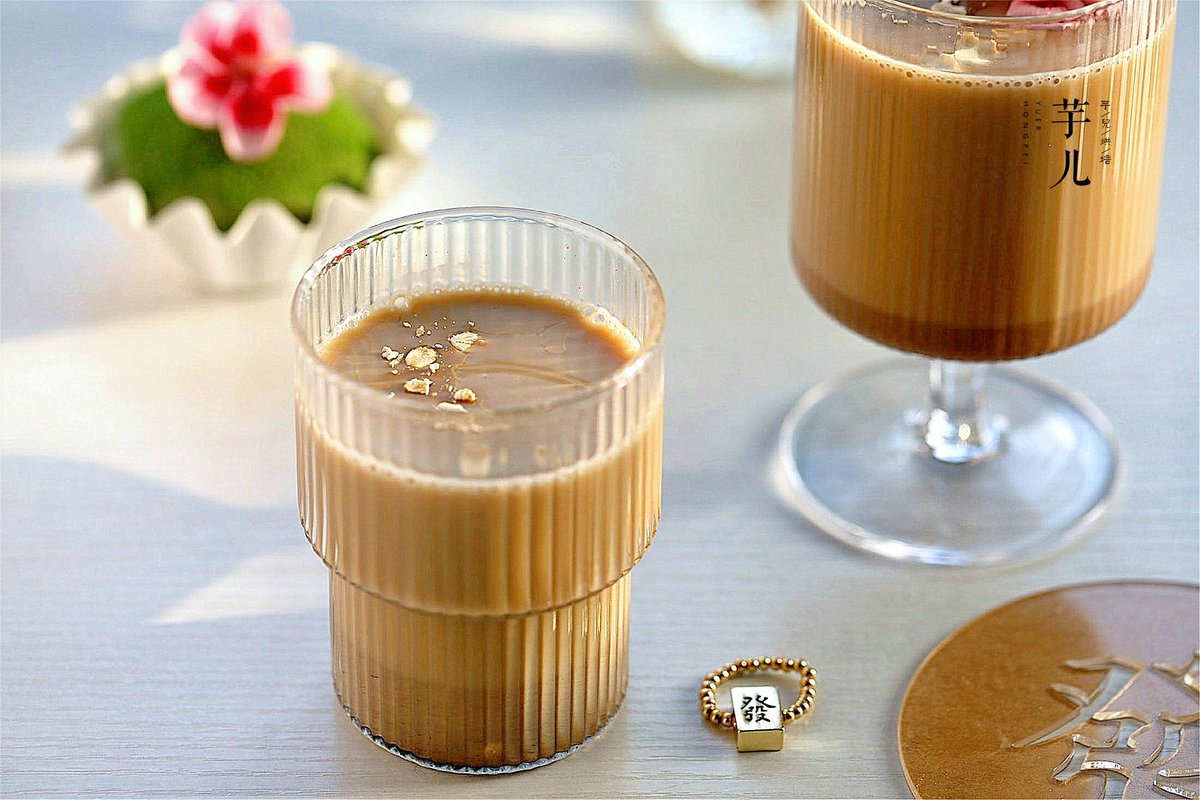 MeySara71152305's tweet photo. Just made a creamy iced oat latte with a dash of cinnamon—perfect for this crisp morning! Grab your oats, espresso, ice and a sprinkle of spice, let’s go!， https://t.co/XBY10U8bVa
