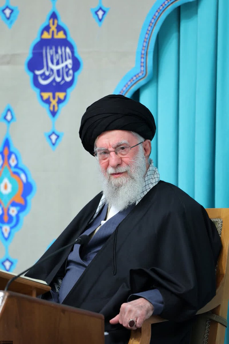 Asadullah_1387's tweet photo. شهید آیت‌الله سید علی خامنه‌ای مسیر امام حسین(ع) را پیمود؛ آرمان اهل‌بیت را بر اساس مکتب آنان اجرا کرد و در برابر دشمنان زورگو تسلیم نشد. سرانجام همچون اباعبدالله(ع) به شهادت رسید.

«مثلی لا یبایع مثل یزید»
#مکتب_ایستادگی https://t.co/qTdbUdggYn