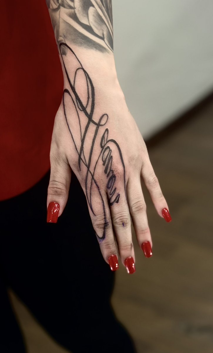 justpau07's tweet photo. Amoresss me hice estos nuevos tatuajes 🔥 https://t.co/0lMgAuFUVv