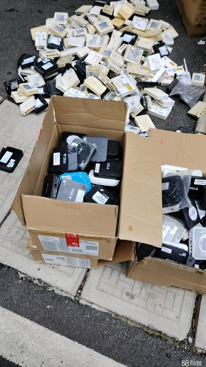 MkrtchyanJor's tweet photo. Just opened my long-awaited package—new tech gear arrived in perfect shape! Unboxing mode activated ， https://t.co/VEkfUvriL1