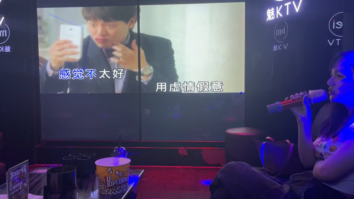 HITOMI_09's tweet photo. Got the mic, the playlist, and zero plans for tonight! Time to scream-sing all our favorite tracks at the hottest KV party—who’s joining https://t.co/LsY6RclMoP