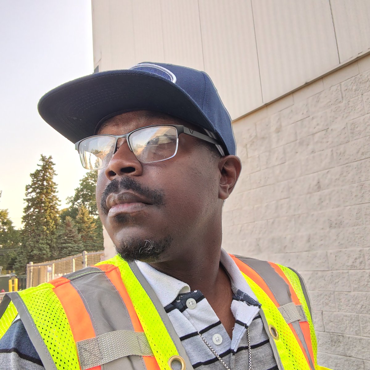LewpewPepe's tweet photo. @hannnah96754 Hardworker man single have my own everything https://t.co/syISiQa49o