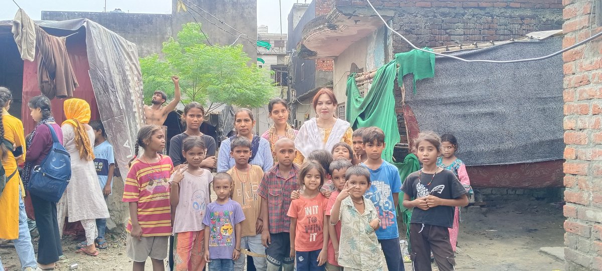 RuchiGrgSinghal's tweet photo. #Out_of_school बच्चों को मुख्य धारा से जोड़ने के लिए सदैव प्रयासरत
P S Nai Mandi ने चलाया स्कूलचलो अभियान 2 फेज़ # #basic_education
#SchoolChaleHum #schoolchaloabhiyan
@basicshiksha_up @DietMzn22396 @bsamzn123 @myogiadityanath https://t.co/rzhMGg8CMK