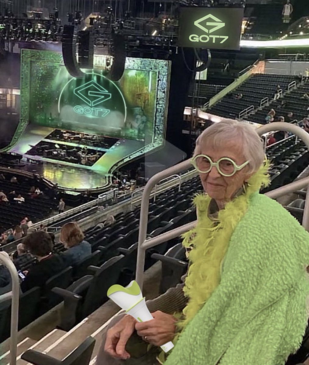 imluvijb's tweet photo. así estaré en el futuro llevando a mi sobrina a sus conciertos, diciéndole ese es tu tío https://t.co/Iap8ZUPiHv