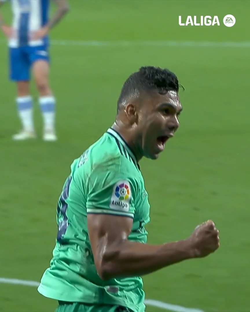 هدفان لا يُصدّقان من بنزيما وكاسيميرو 