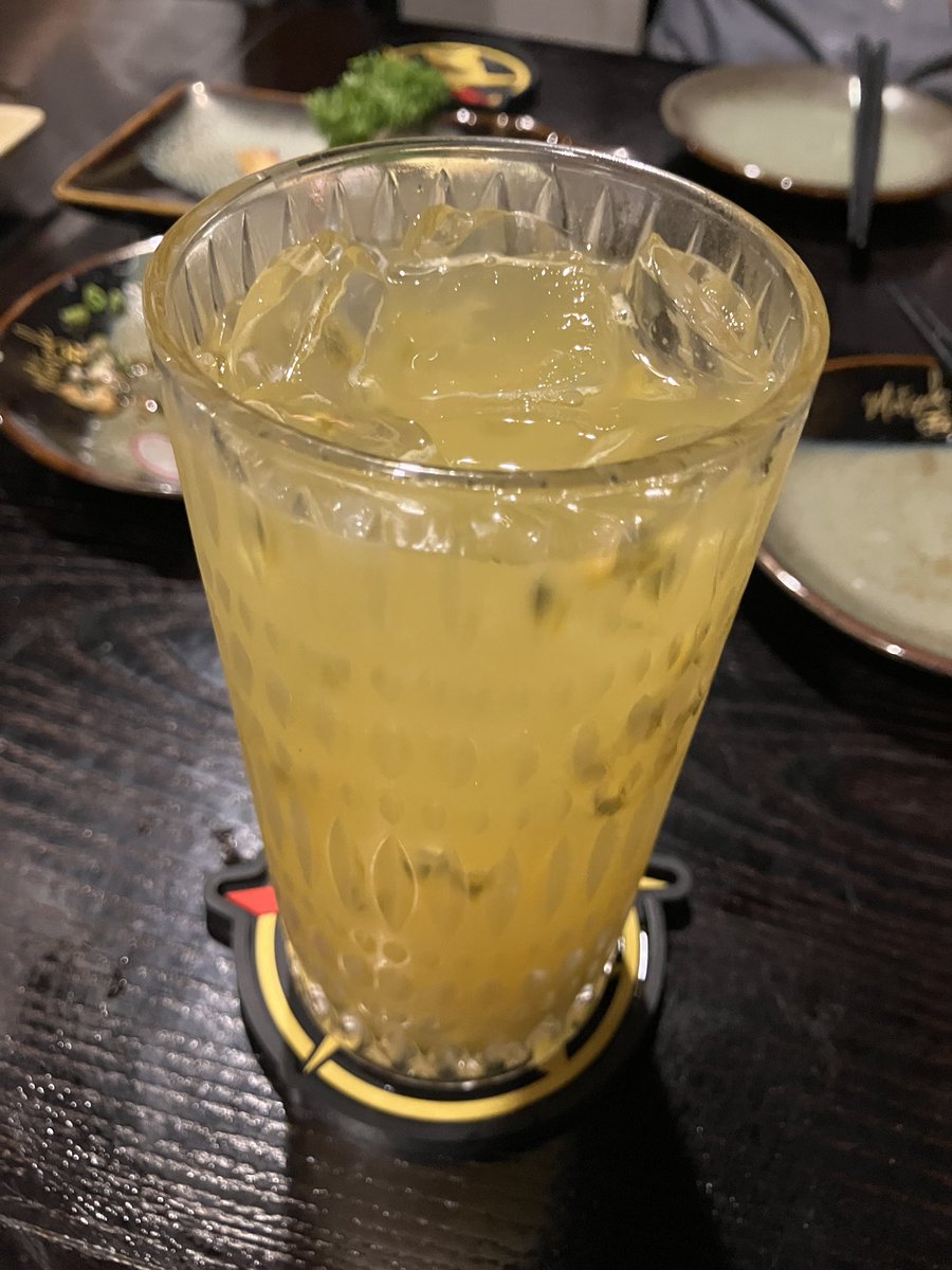 puchieda's tweet photo. ハノイで生パッションフルーツサワー。これ最強かもしれない🇻🇳 https://t.co/8VvUdf3X7K