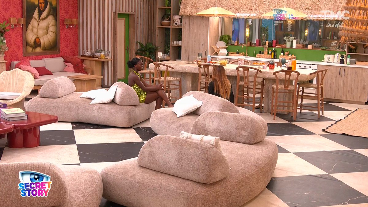 staracreact's tweet photo. Greta "partout où tu vas, t'as besoin d’être la priorité. Simon est parti, ya eu mags et moi, ensuite ya eu Océane.
Dehors on pourra pas etre copine" #SecretStory https://t.co/eiGkgn3GFc