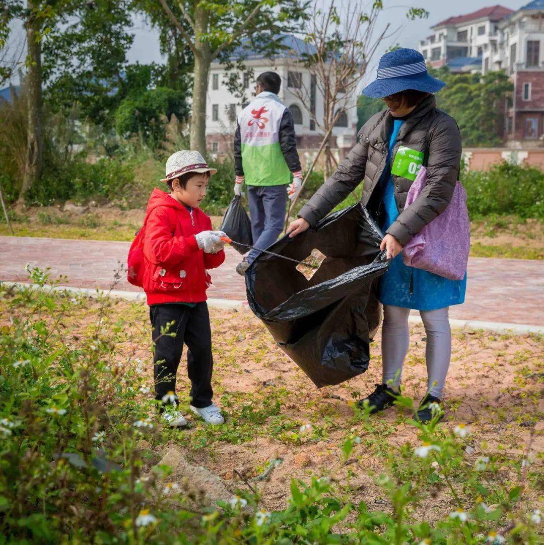 Ricelle10's tweet photo. [Join our neighborhood park cleanup this Sat 9am! Bring gloves u0026 snacks—make our green space shine together!]， https://t.co/Z3EmasuCoT