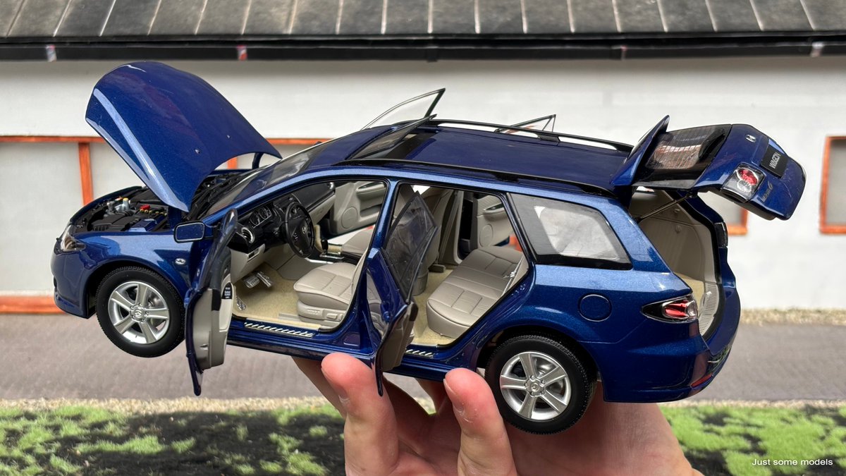 justsomemodels's tweet photo. 1:18 Mazda 6 wagon 2002, blue - YC Model/SunStar
#mazda #mazda6 #mazda6wagon #gg1 #stationwagon #wagon #estate #combi #zoomzoom #jinbaittai #japanesecars #118scale #scalemodel #diecast #modelcar #miniature #xcmodel #sunstar #jsm #justsomemodels https://t.co/X2XbBJruwd