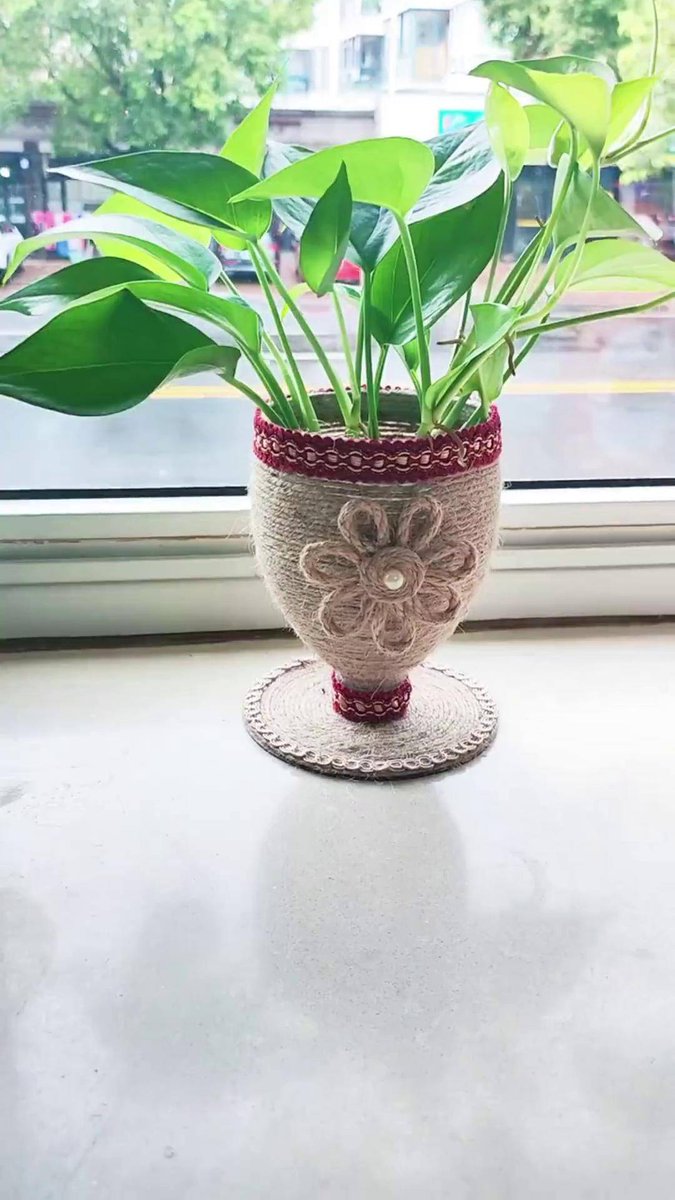 elyness_swift's tweet photo. Just upcycled an old mason jar into a cute planter with some twine and acrylic paint – small DIY joy = big mood boost! ， https://t.co/bPmTL9tNej