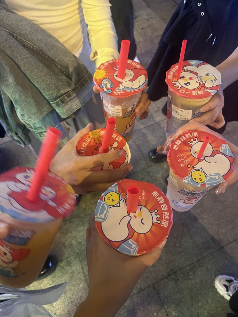 donluck45194686's tweet photo. Finally back in the same city with my ride-or-die crew—old laughs, new stories, and zero plans for tonight. What a perfect night!， https://t.co/oMJoeR4tqM