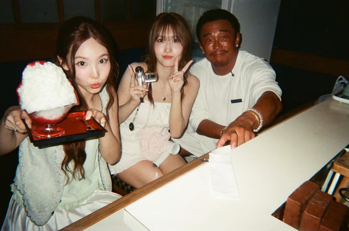 godmitzu's tweet photo. NAYEON MOMO AND SUNGHOON https://t.co/85M77RZpIn