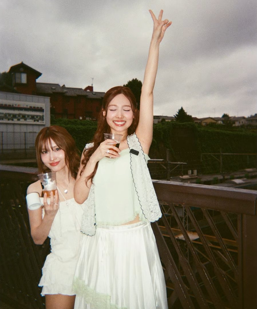 godmitzu's tweet photo. NAYEON MOMO AND SUNGHOON https://t.co/85M77RZpIn