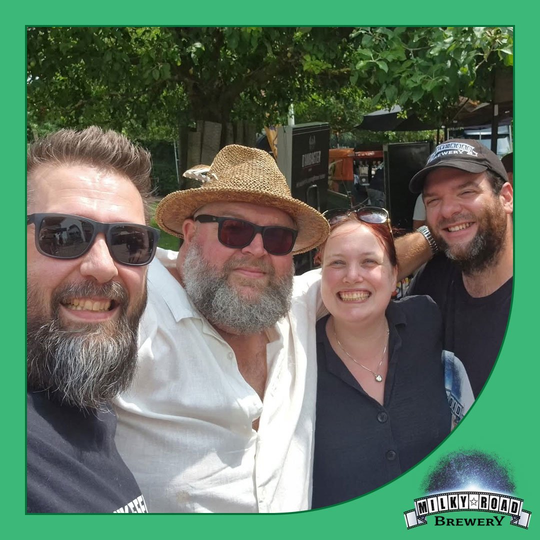 MilkyRoadBeer's tweet photo. Eind juni stonden we op het bierfestival van @stadsbrouwerijdukes. Het was erg gezellig mer @pigsbears als buren en @ebontree die ook nog even langs kwam 🍻 https://t.co/ef6yMc7Ldl