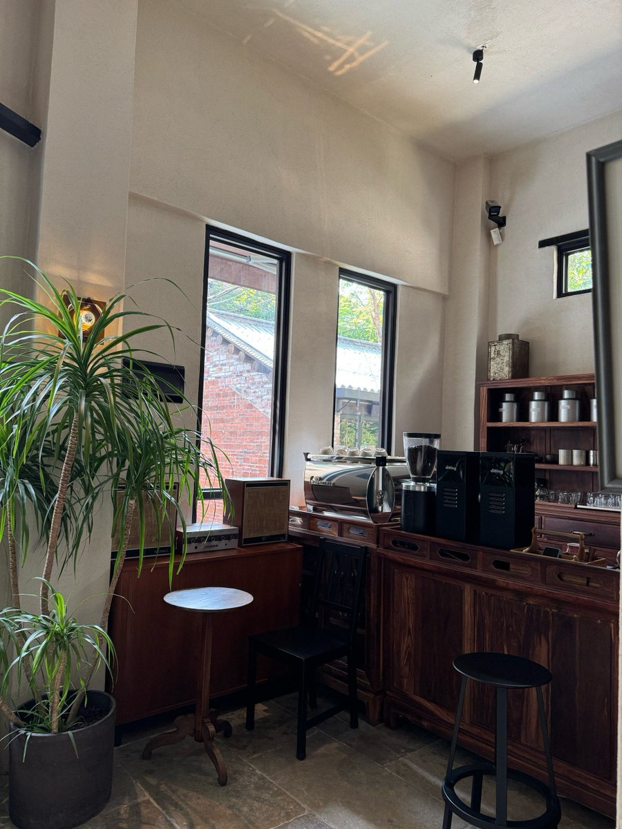 Ara46Is's tweet photo. Digging up old stuff Turn that forgotten vintage t-shirt, old books, and unused mugs into space savings or small joy this weekend—one small sort gives your room a big refresh. https://t.co/fmu13naTNa