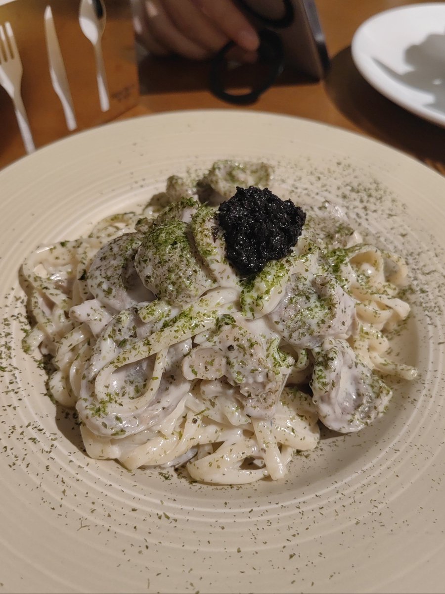 ReikiAutopilot's tweet photo. Just whipped up creamy garlic parmesan pasta in 15 mins! Quick, cozy, and perfect for a lazy weeknight dinner ， https://t.co/4BkowxeKAg