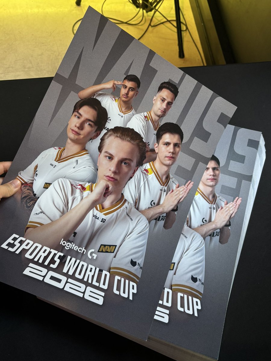 LogitechGesport's tweet photo. Get yourself a signed poster over at @espotparis right now! 🤩 https://t.co/RQk3vILkEz