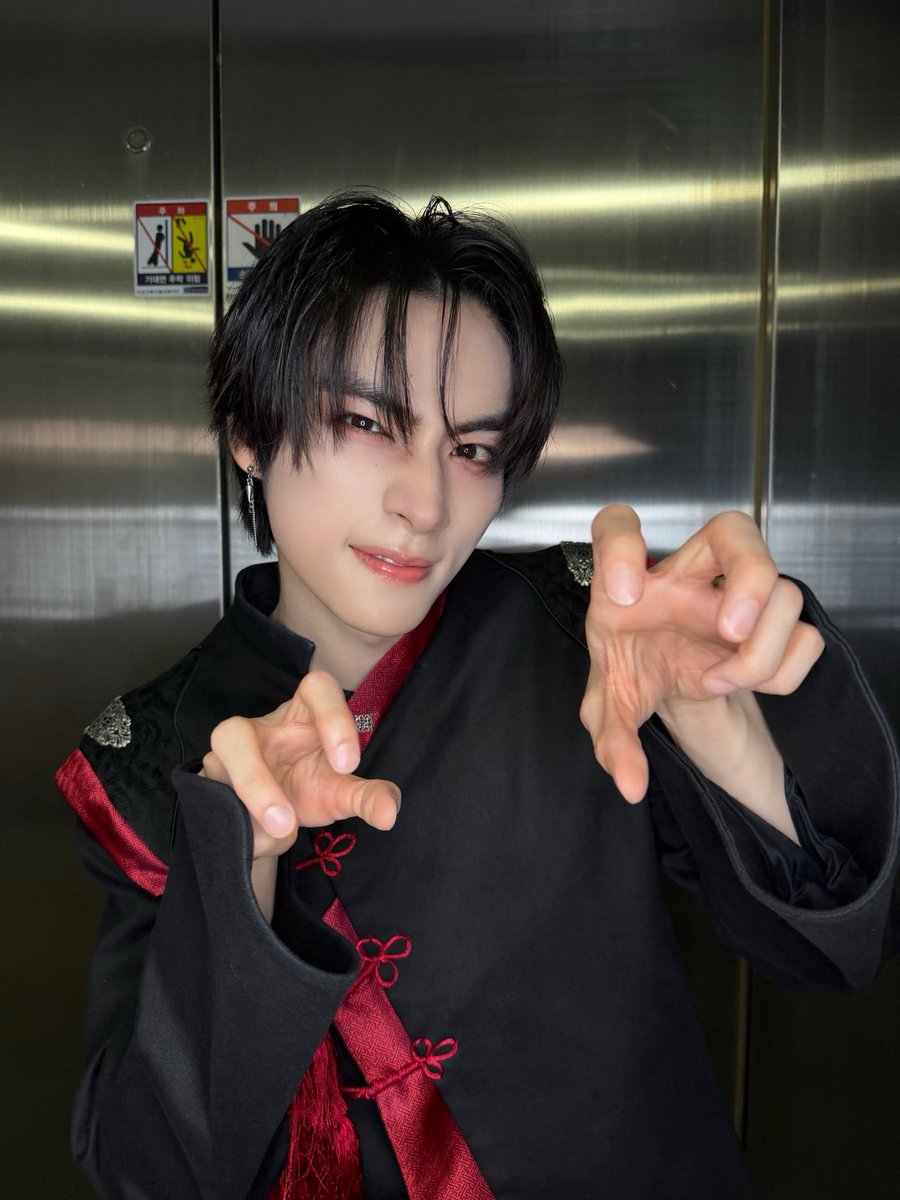 dearmiracles's tweet photo. rawr 🦖 https://t.co/qvts592mJt