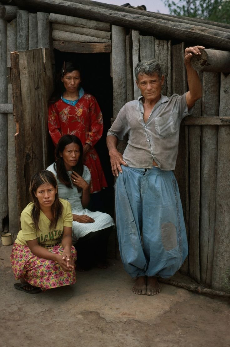 Crispingilroy's tweet photo. Imágenes del chaco paraguayo. Fotos tomadas por Steve McCurry. 1988. https://t.co/lBljLF5IiA