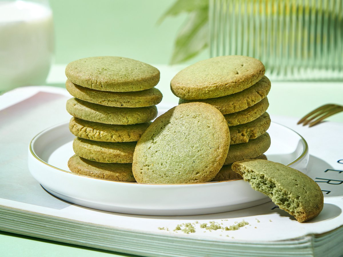 PUY_Porntip_PM's tweet photo. Just shared my secret stash of matcha cookies with my desk neighbors—nothing hits better than a little sweet treat to beat the midweek slump , https://t.co/HvrQZ1YQaQ