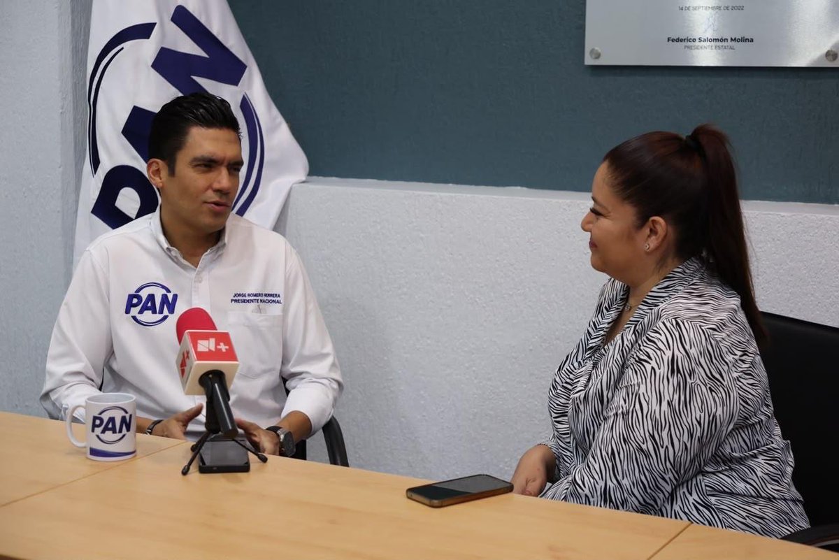 JorgeRoHe's tweet photo. ¡Buenos días desde Veracruz! ☀️

Arrancamos el día con @televertv y Denisse López Barrera hablando sobre Andy López Beltrán, las acciones de @AccionNacional para exigir reglas parejas y lo que viene rumbo a 2027. #RespondeAndy

Gracias a los medios de comunicación por el espacio. ¡A darle! 🇲🇽