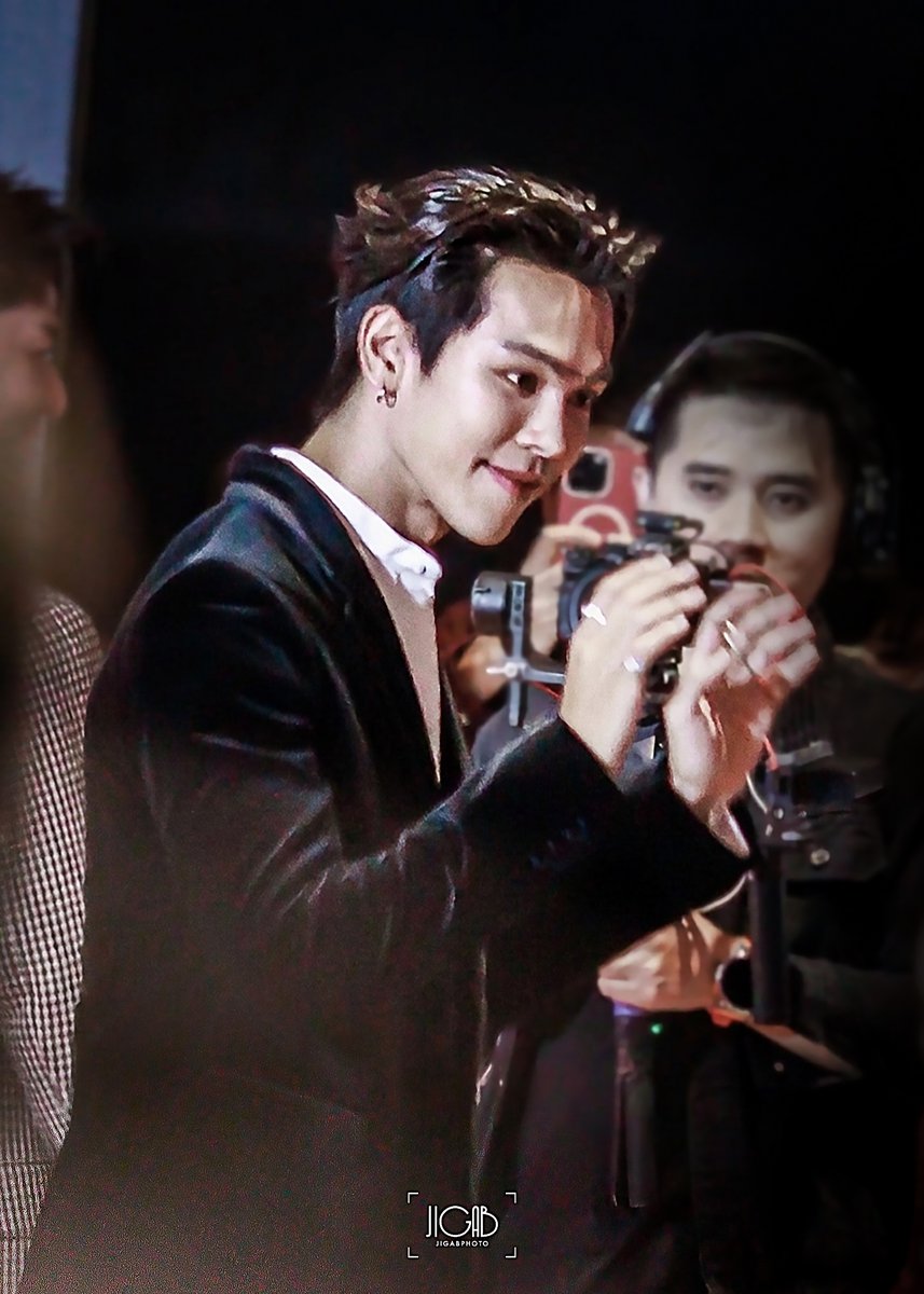 jigabphoto's tweet photo. แสง UV ไม่ดีต่อตา แต่ถ้าเธอมองมามันดีต่อใจ @treporapat 💨
.
TRE MUANGMAYA GALA NIGHT
#เมืองมารยาxตรี #ตรีภรภัทร #treporapat #jigabxtre https://t.co/IRlir1StV4