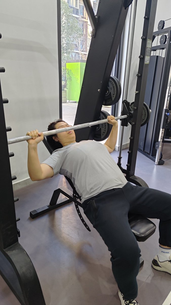 cheryl19087584's tweet photo. [Hit a new PR in the gym today! Pushed through the last rep I thought I couldn’t do—proof growth lives just outside your comfort zone ]， https://t.co/Sbl04KHSLY