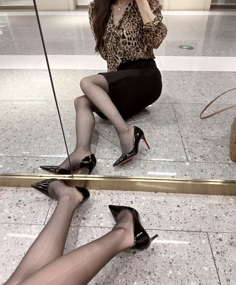 msofiarodrigues's tweet photo. 踩你狗脸 https://t.co/laTFBeDZLA