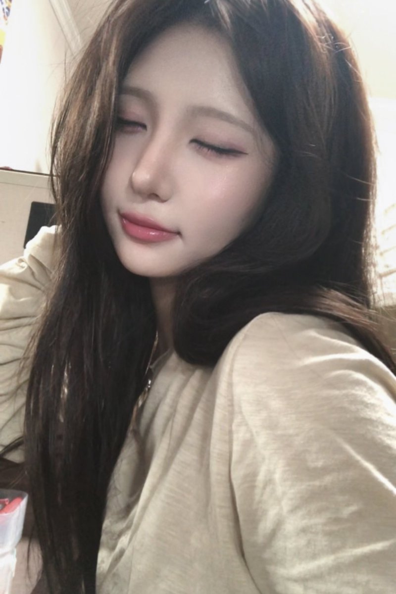 Soulllllso's tweet photo. 눈마주치면 나랑 사귀기 https://t.co/tj7mwYJMZV