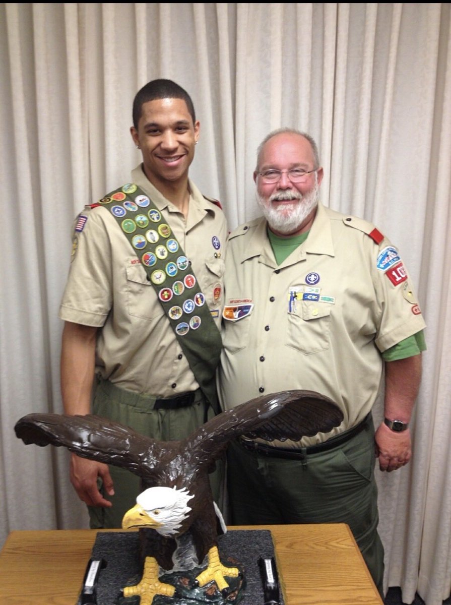 SbondyNBA's tweet photo. Former Eagle Scout Josh Hart is helping with fall recruiting. https://t.co/BdiVtHXOLl