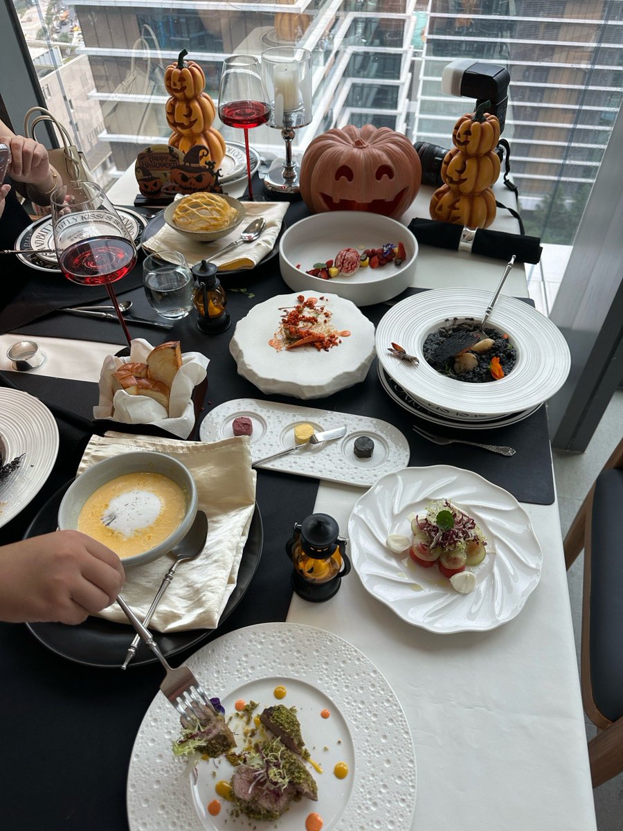 1upmo3001's tweet photo. Spooky Season Feast Alert! Our Halloween Special: Ghostly Pumpkin Risotto u0026 Candied Apple Crumble—limited spots only! Tag your foodie buddy to grab a bite today. https://t.co/ycysLcgJiN