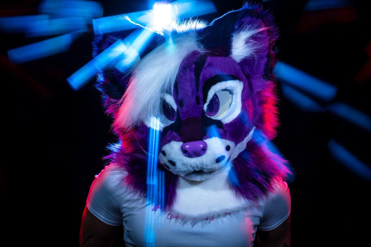 LilytheOcelot's tweet photo. Pretty in purple, dangerous in neon ⚡️

📸 @dire_walf 

#furry #megaplex2026 #fursuit #fursona #neonnights https://t.co/GTphXv1krH