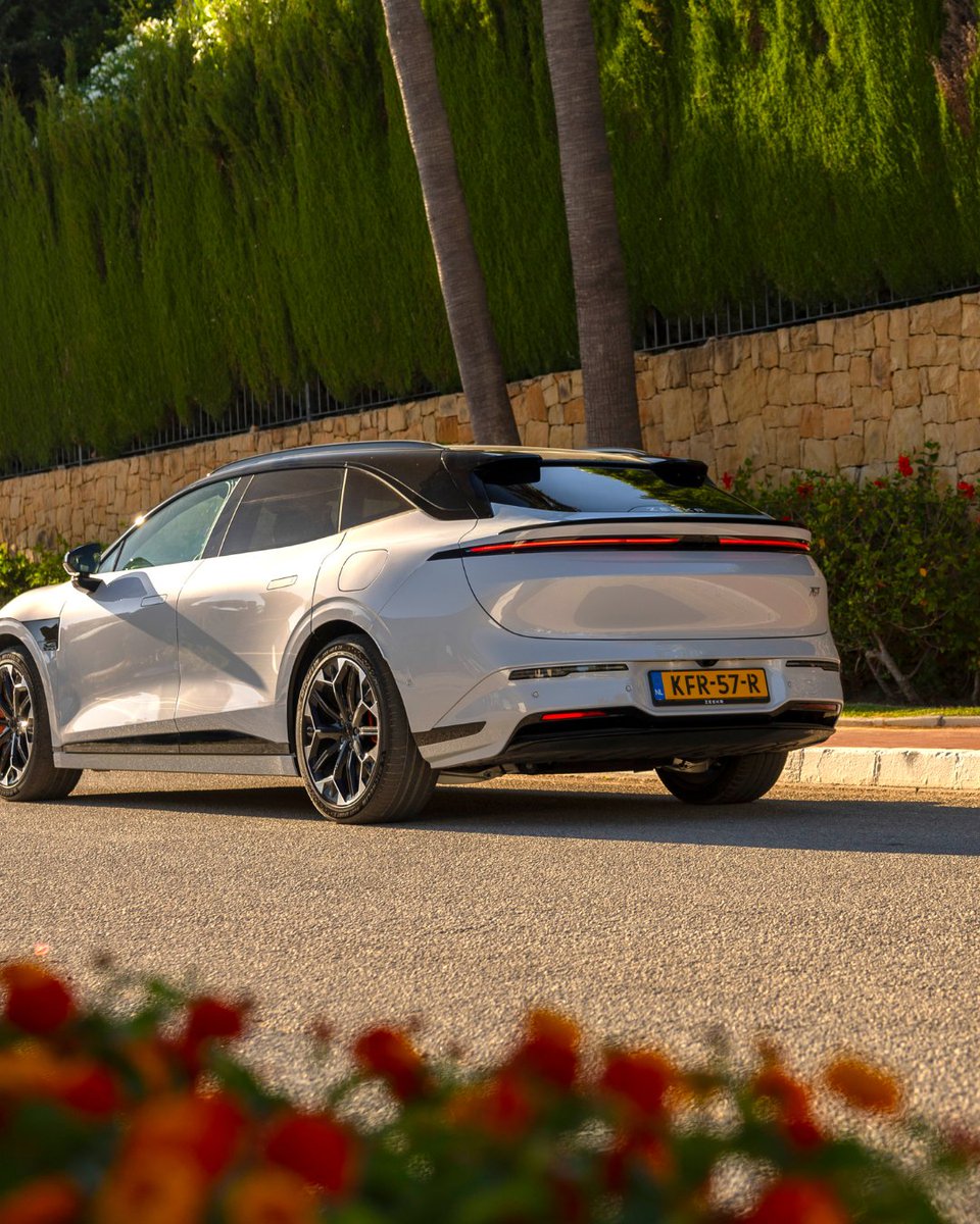 Zeekr_Europe's tweet photo. Summer road trips should be about making memories, not waiting around.

Where will the sunshine take you?

Zeekr 7GT Energy consumption (combined): 19,8 – 16,6 kWh/100km (WLTP); CO2 emissions (combined): 0 g; CO2 class: A. 
#Zeekr #ZeekrEurope #Zeekr7gt #EV #zeekrperformance https://t.co/4SIYnjmOWS