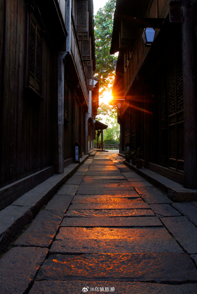 onwardfire's tweet photo. Just turned a corner and caught this perfect burst of city sunlight through the brick alley — some small, unplanned magic right here. https://t.co/szthB1vD69