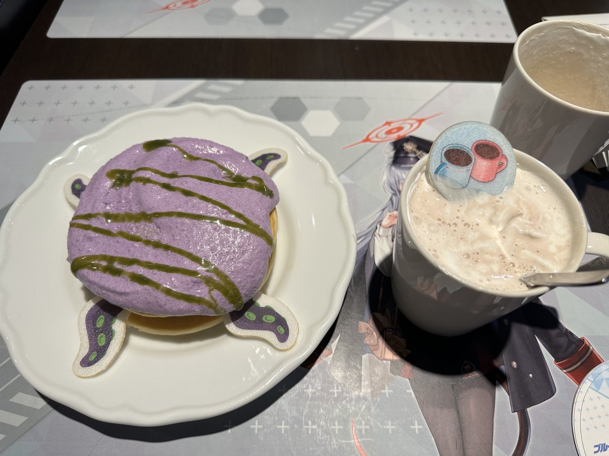 mPcpsrmt's tweet photo. @yuba_clip 3周年記念のコラボカフェのパンちゃんもレベルが高かったです！
出オチ感がありますが、紫のドロドロはさつまいもクリーム、緑の液体は抹茶ソース？、中には角切りの苺が入ってて見た目以上に美味しかったです！
(他のメニューは可もなく不可もなくでしたが) https://t.co/M4PlDER60N