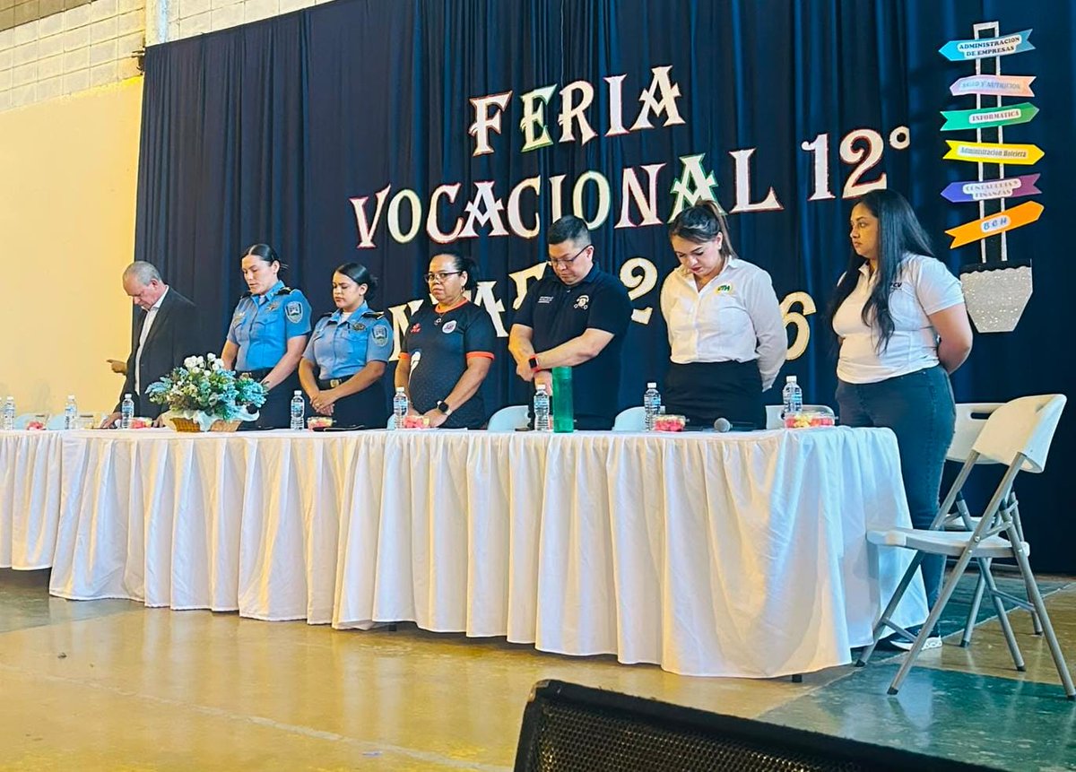 UNPH_EP's tweet photo. (ANAPO) participa en feria de orientación vocacional en Tegucigalpa entre las actividades realizadas destacaron la entrega de trifolios informativos, la exhibición de las diferentes indumentarias utilizadas durante el proceso de formación la paz, la paz, 20 de agosto 2026. https://t.co/Pf2bOqck5q