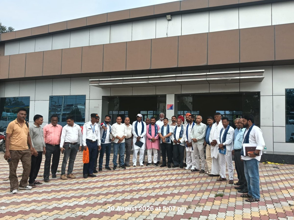 vishalkhadri's tweet photo. आज दिनांक 20/08/2026 को बहुजन समाज पार्टी हरियाणा प्रदेश के जोन नं 1 के तत्वाधान पंचकुला एवं अंबाला की बैठक आयोजित हुई और इस बैठक में मुख्य अतिथि रूप में माननीय सी.पी सिंह जी केंद्रीय स्टेट प्रभारी हरियाणा पहुंचे और बैठक साथ श्री विशाल गुर्जर जी स्टेट प्रभारी हरियाणा शामिल हुए https://t.co/5PrOXg9sLZ