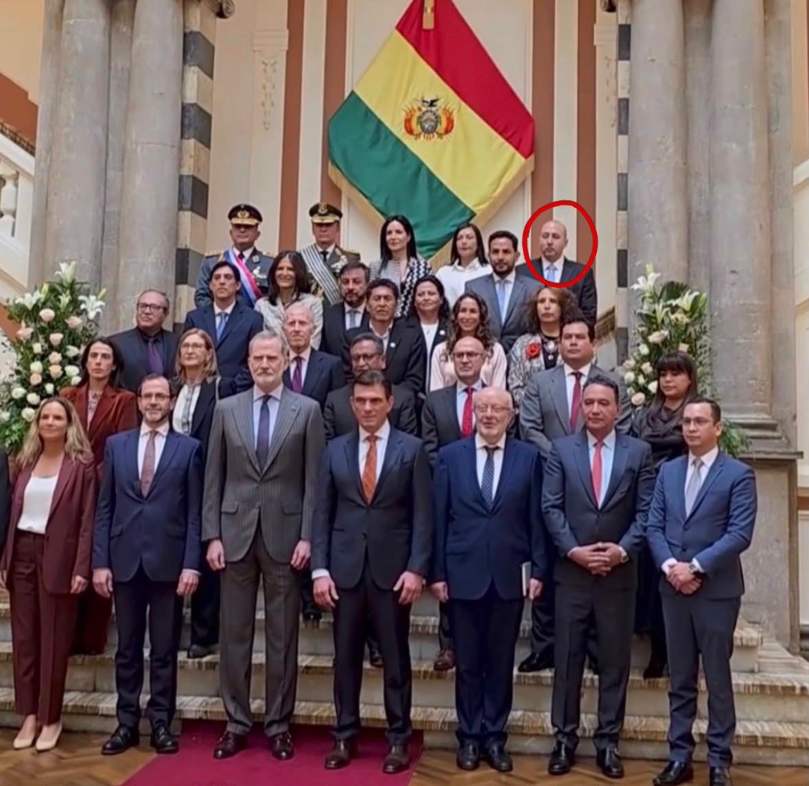 MonederoJC's tweet photo. El rey Felipe Vi en fotos con @javiernegre10, @eduardoinda, con Cerimedo... Es verdad que en las fotos se cuela mucha gente y no siempre controlas quien sale. Pero con algunos destacados pudrideros de la comunicación parece que tiene una especial atracción. ¿Afinidades electivas? https://t.co/3mb5XJlQ1z