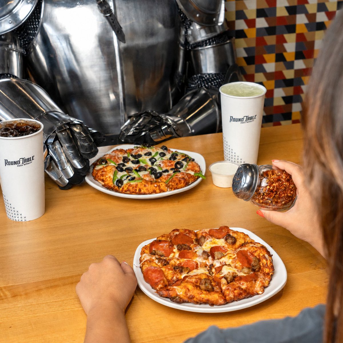 RoundTablePizza's tweet photo. Personal pizza = Personal victory 🍕🥤 https://t.co/pbCUWEx36P