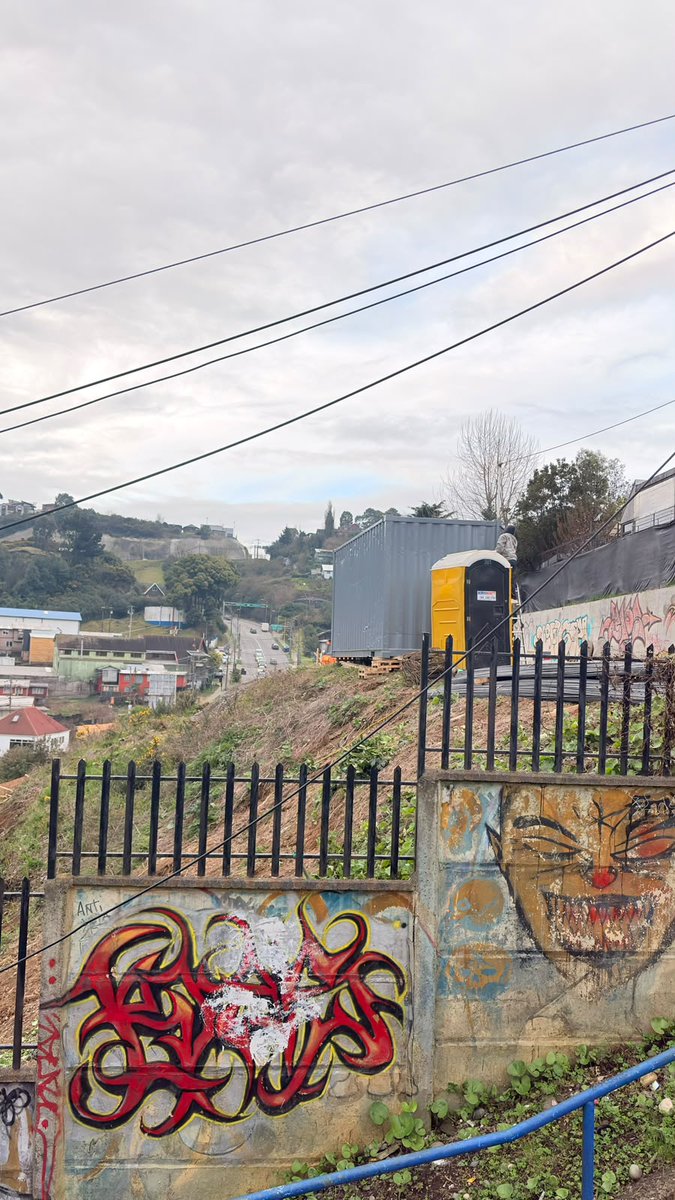 comiteseminario's tweet photo. Construcción junto a escalera Luis Ross deja las calles con suciedad: barro, tierra, piedras ¿quien se hace cargo de limpiar? @munipuertomontt https://t.co/WACDmnFoWX