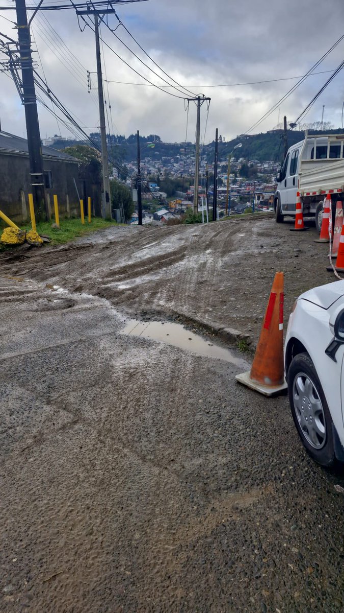 comiteseminario's tweet photo. Construcción junto a escalera Luis Ross deja las calles con suciedad: barro, tierra, piedras ¿quien se hace cargo de limpiar? @munipuertomontt https://t.co/WACDmnFoWX
