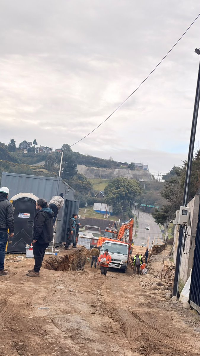 comiteseminario's tweet photo. Construcción junto a escalera Luis Ross deja las calles con suciedad: barro, tierra, piedras ¿quien se hace cargo de limpiar? @munipuertomontt https://t.co/WACDmnFoWX