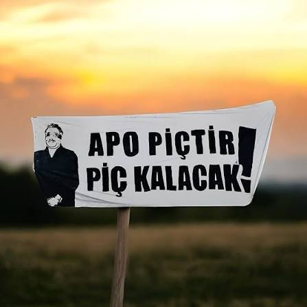 ahmsari07's tweet photo. “Allah kimseyi teröristi savunacak kadar şerefsiz yapmasın.” https://t.co/tfhxvcqdVX