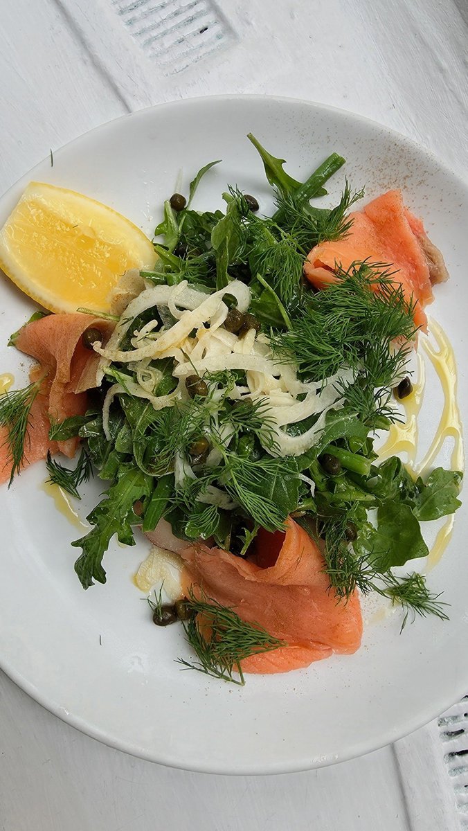 michaelsnewyork's tweet photo. West Coast philosophy, New York elegance~
Smoked salmon salad, warm potatoes, Haricot vert, fennel and capers 🥗.
.
.
.
#MichaelsNewYork #michaelism #californiacuisine #salad #nyc https://t.co/ZpZ5SHsOsn