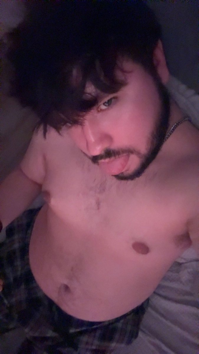 ryanzhxle's tweet photo. rub my belly and sniff my butt https://t.co/7d4J1XbUiI
